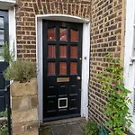Character Cottage In Historic Hampstead