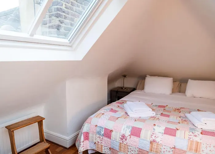Character Cottage In Historic Hampstead